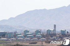 적막 흐르는 北 기정동 마을