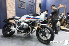 진정한 카페레이서 BMW모토라드 R nine T 레이서