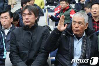 홍명보 전무이사-이회택 전 감독 '장애인과 함께하는 더불어 축구대회 왔어요'