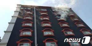 대전 모텔 4층서 불…2명 연기흡입