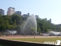 “더위 안녕”…김포공원관리사업소, 수경시설 가동