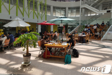 경북 최대·최신시설이라는 포항 포은도서관…충전시설은 10곳뿐?