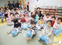 김병원 농협중앙회장, 어린이날 맞아 사내 어린이집 방문