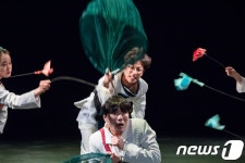 [리뷰] 12살 여왕에게 속삭인 나이팅게일의 충고 경청