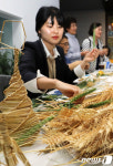 우리밀 특별전시회에서 밀짚공예 체험해요