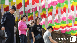 연등 아래로