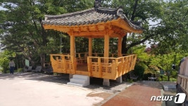 점점 뜨거워지는 햇볕 전통정자서 피해가세요