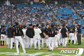 벤치클리어링으로 경기 중단된 대구삼성라이온즈파크
