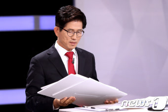 토론 준비하는 김문수 후보