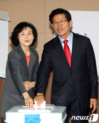 김문수 후보 부부 '사전투표 합니다'