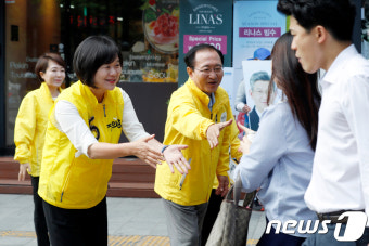 출근길 지지 호소하는 이정미·노회찬