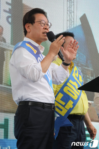 이재명 후보, 이준석과 김문수와의 대결에 반란행위로 의혹 제기하며 강원·충북 유세 - 대선 막바지 공세 고조, 가족 논란 속 책임 인정하여 경합 접어들기