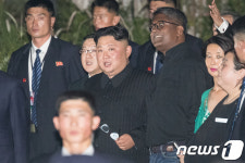 김정은, 한밤중 싱가포르 관광지 시찰…김여정 등 동행(종합)
