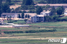 농사 한창인 북녘