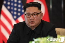 김정은의 인민복과 안경, 머리는 무엇을 뜻하는가