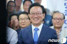 웃음 짓는 송철호 울산시장 후보