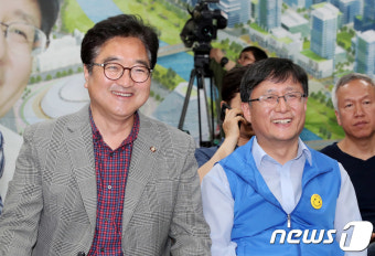 활짝 웃는 김성환-우원식
