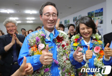 [6·13지선]전북지사, 송하진 후보 50%p차 당선 확실시