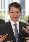 질문에 답하는 안철상 법원행정처장