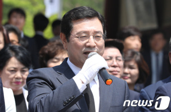 당선소감 밝히는 이용섭 광주시장 당선인