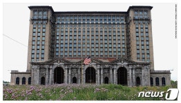 포드, 쇠락한 美 디트로이트 명소 되살린다