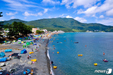 거제 '흑진주 몽돌 해수욕장'  23일 도내 첫 개장
