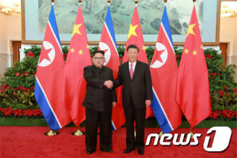 김정은-시진핑, 中인민대회당서 세 번째 정상회담