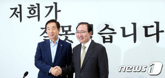 노회찬 정의당 원내대표, 여야 원내대표 만나 '협치' 다짐