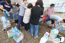 물통 꺼내 들고 생수공장으로