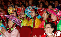 꽃단장한 어르신들
