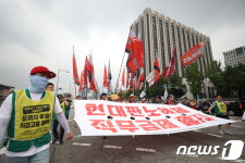 정부청사 지나 행진하는 민노총