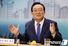 취임 후 첫 기자간담회 하는 송철호 울산시장
