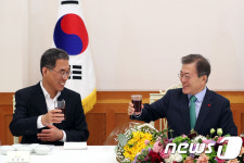 文대통령, 양대 노총위원장에 