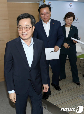 종부세 개편안 발표한 김동연-김부겸-김현미