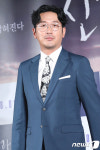하정우, 빈티지 안경도 완벽 소화 스타일리시