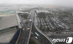 제주국제공항 여객터미널과 주차장