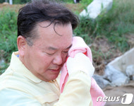 땀 흘리며 자원봉사하는 김부경 장관