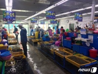 [르포] 기장 수은 광어로 부산 회센터 직격탄…매출 급감
