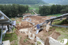 청도 태양광 발전시설 폭우에 와르르