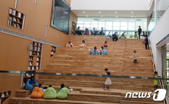 영어 특화 천안 청수도서관 인기 만점…주말 6000명