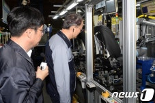 애디언트 동성 부산공장 찾은 백운규 장관
