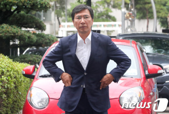법원 향하는 안희정