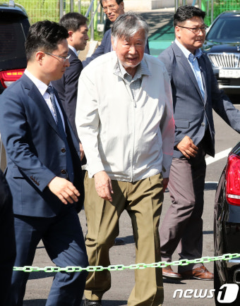 보석 석방 된 이중근 부영그룹 회장