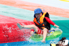 폭염 날리는 물놀이