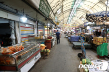 폭염에 한산한 전통시장