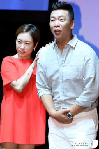 오피스 부부 박준형-정경미, 친밀한 모습으로 화제