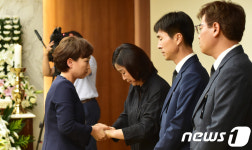 심상정 의원 손 잡은 김현미 장관