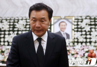 故 노회찬 원내대표 빈소 찾은 손학규 전 위원장