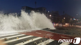 대구 도로 지름 4m 크기 싱크홀…물기둥 콸콸(종합)