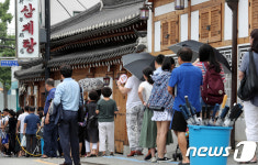 중복 앞두고 삼계탕 전문점 문전성시
